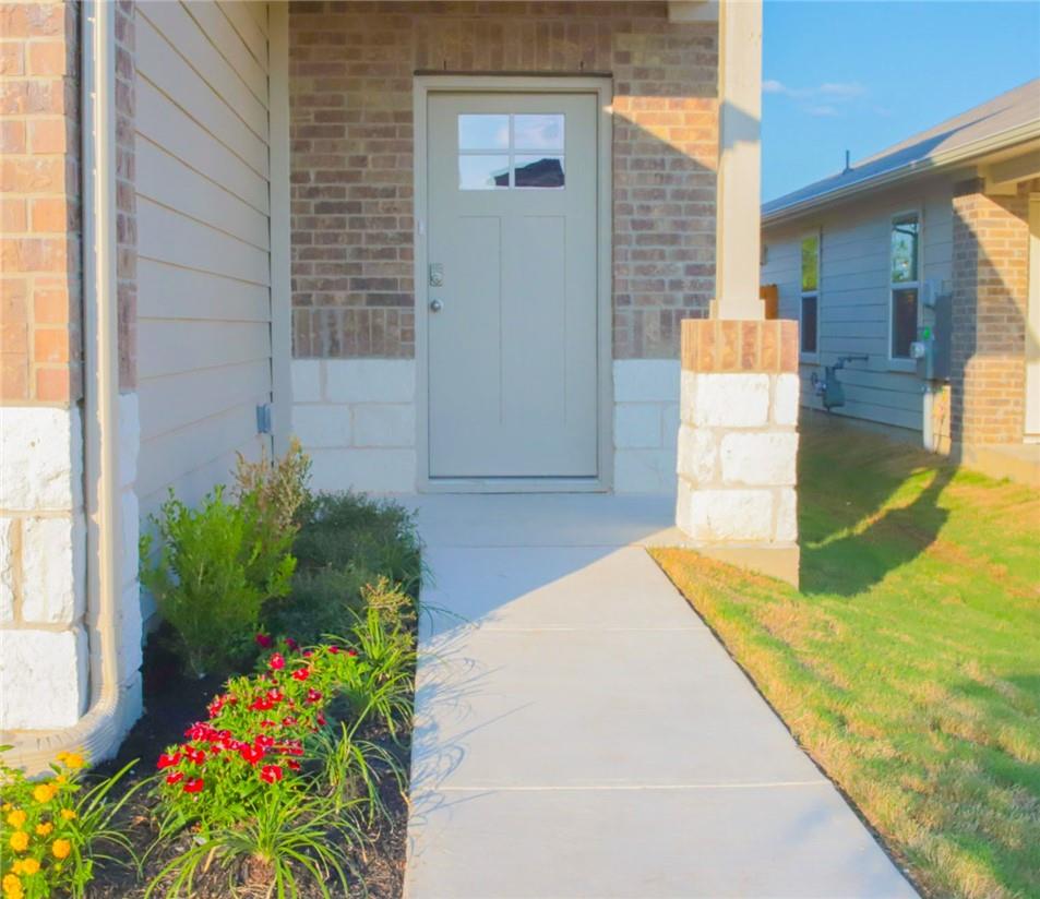 14015 Macquarie Dr Property Photo 4