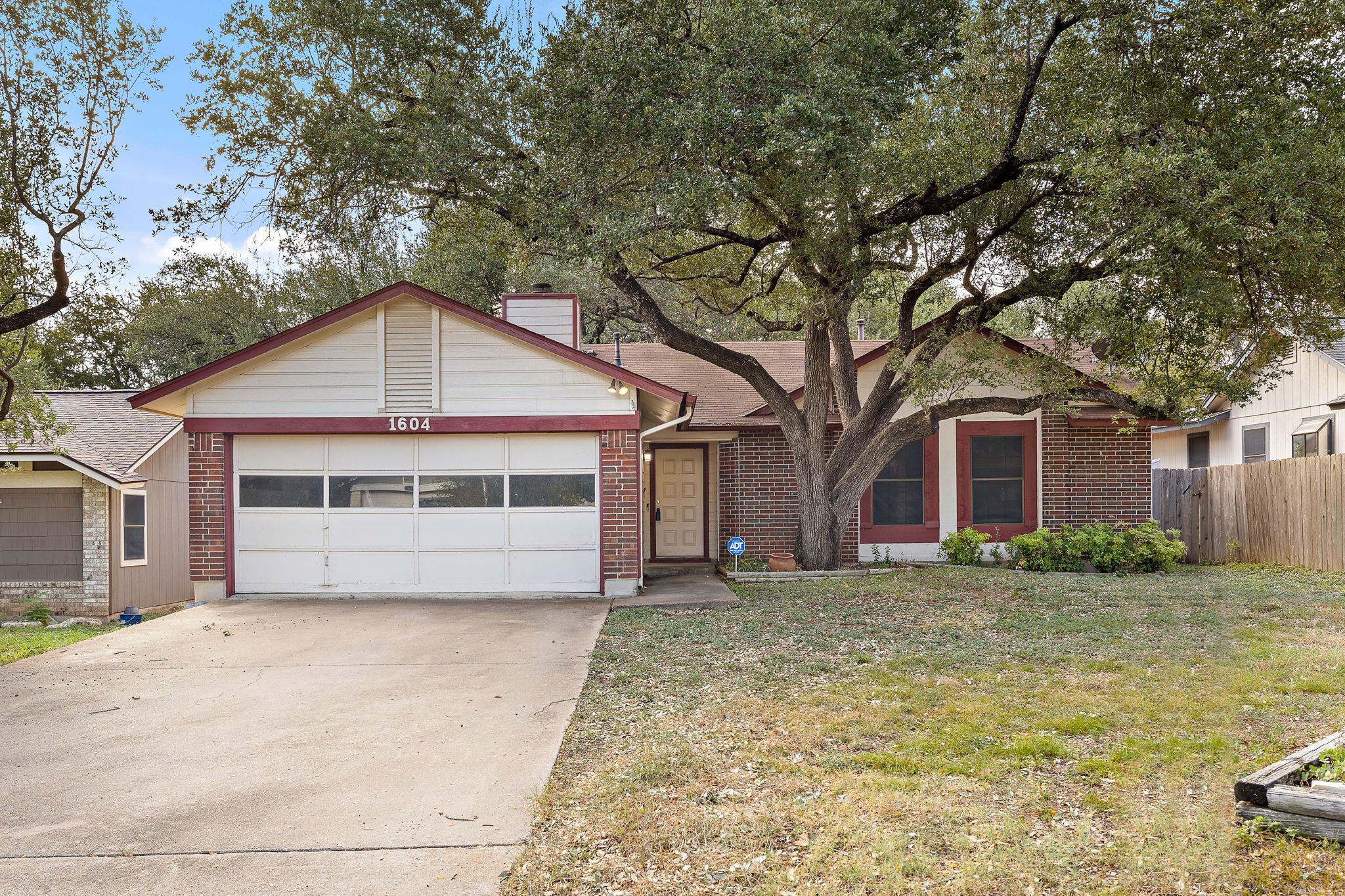 1604 Texas Oak Way Property Photo 2