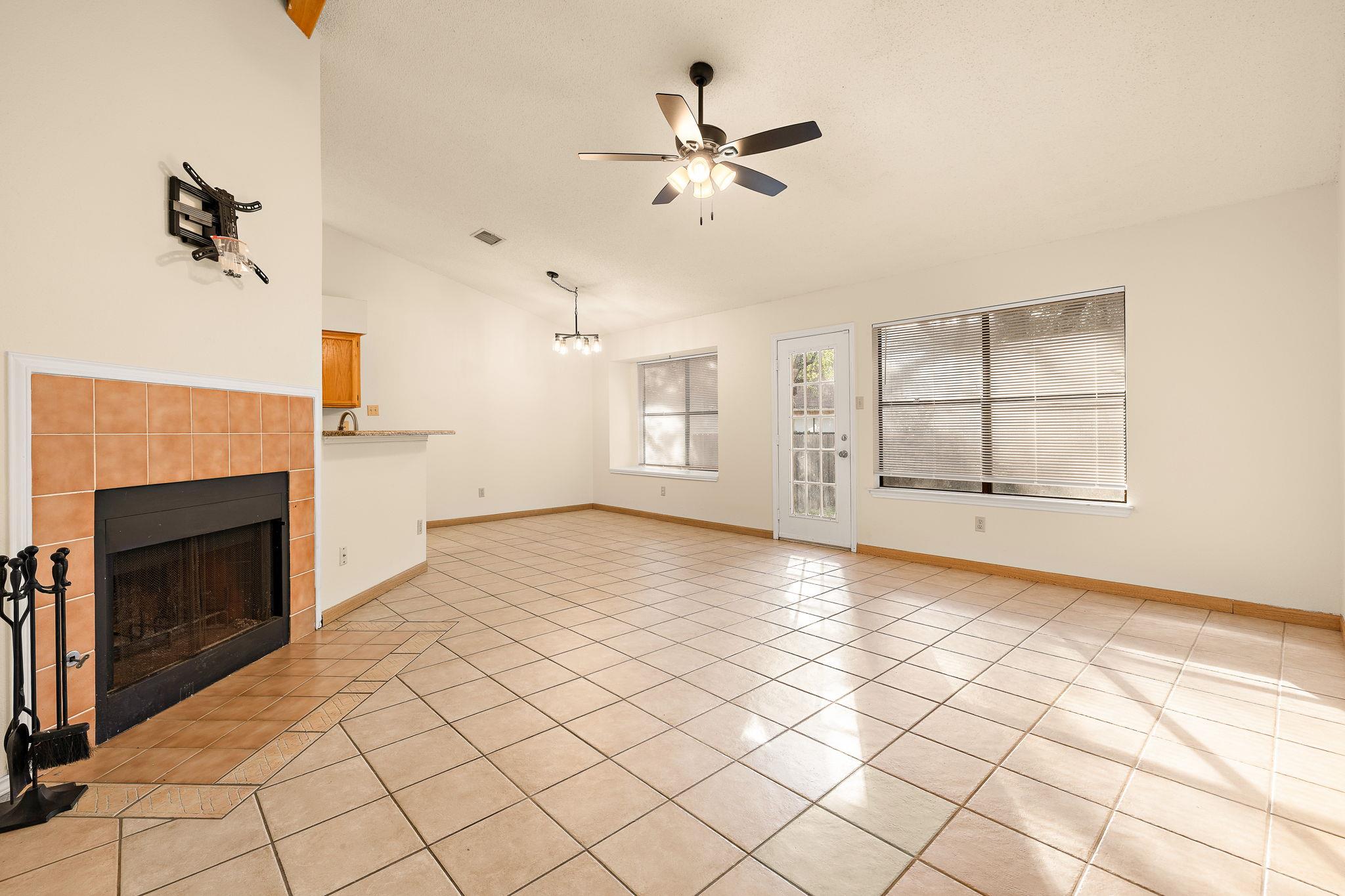 1604 Texas Oak Way Property Photo 3