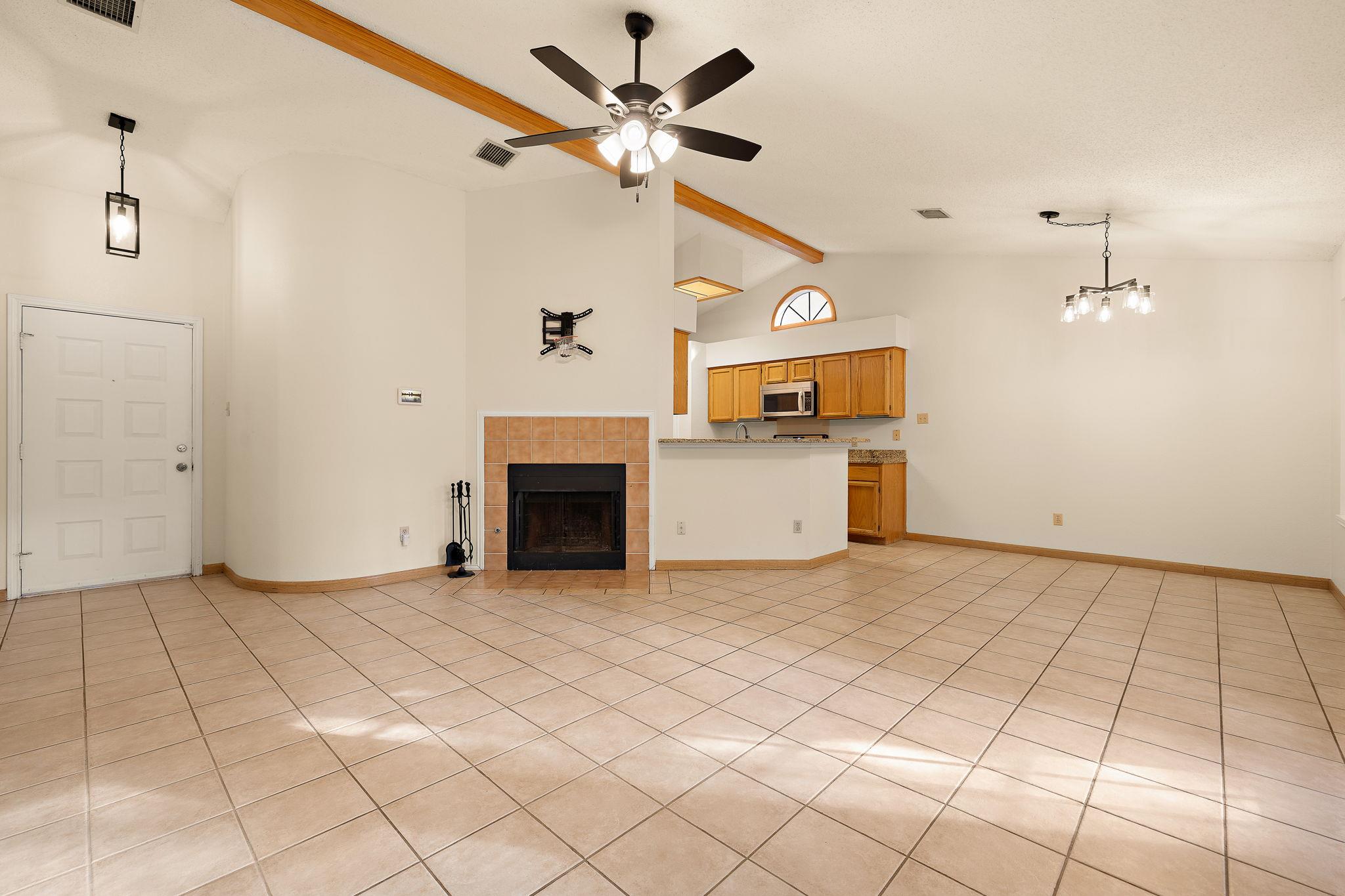 1604 Texas Oak Way Property Photo 4