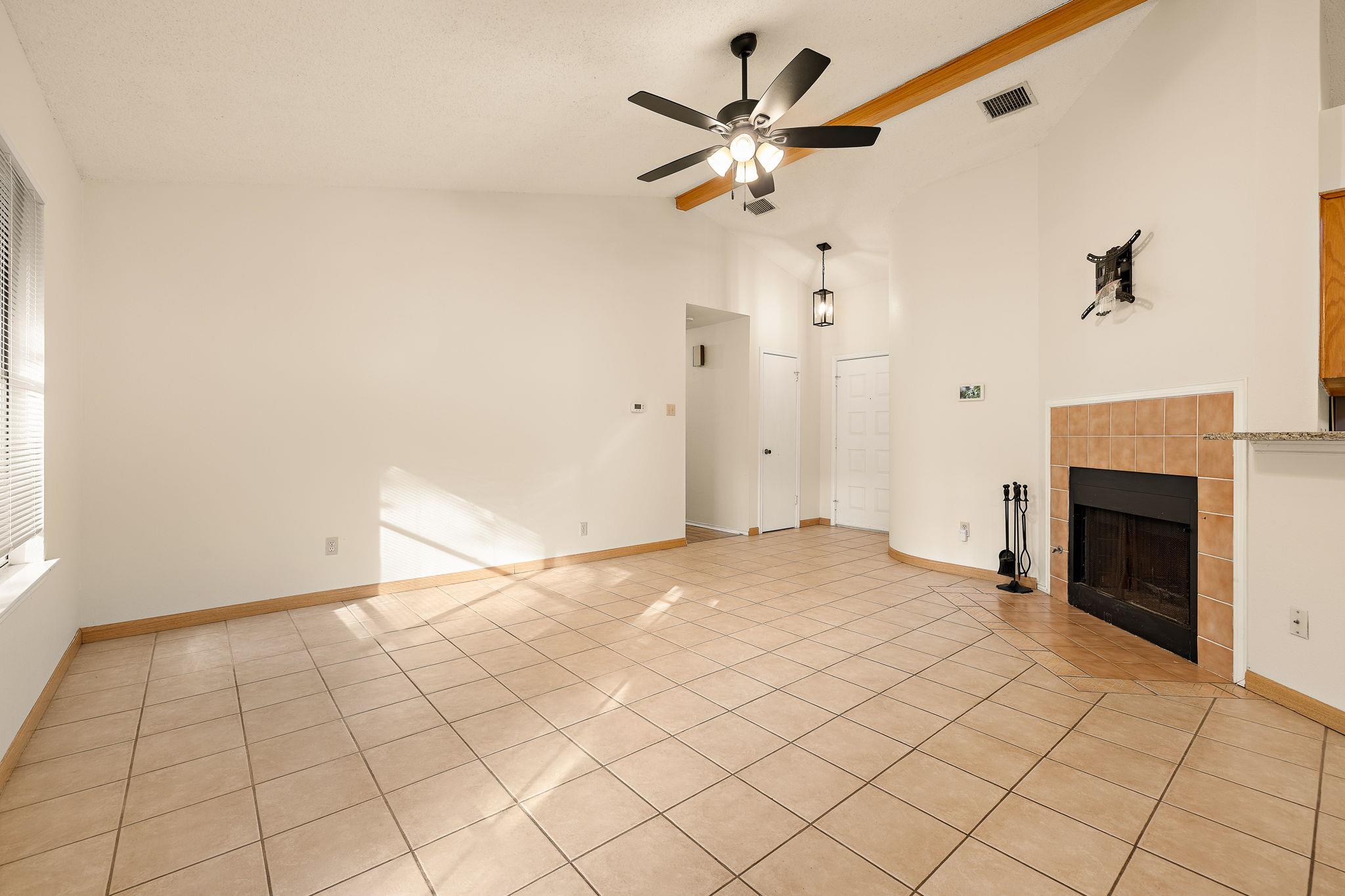 1604 Texas Oak Way Property Photo 5