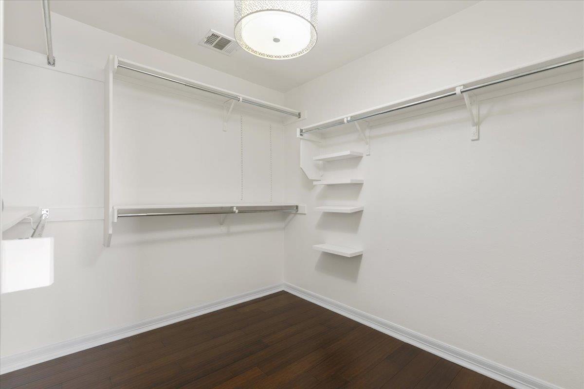 808 Bent Wood Pl Property Photo 16