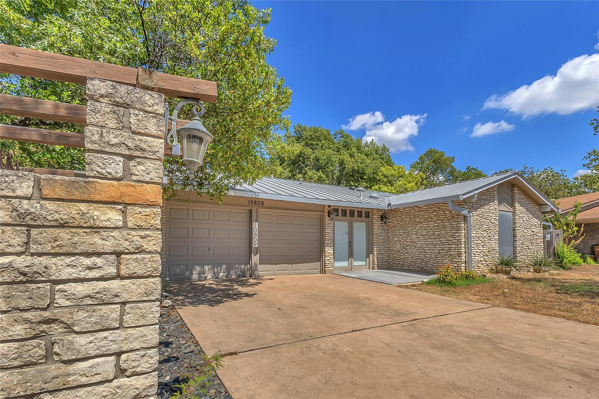 10809 Lambert Cir Property Photo 1