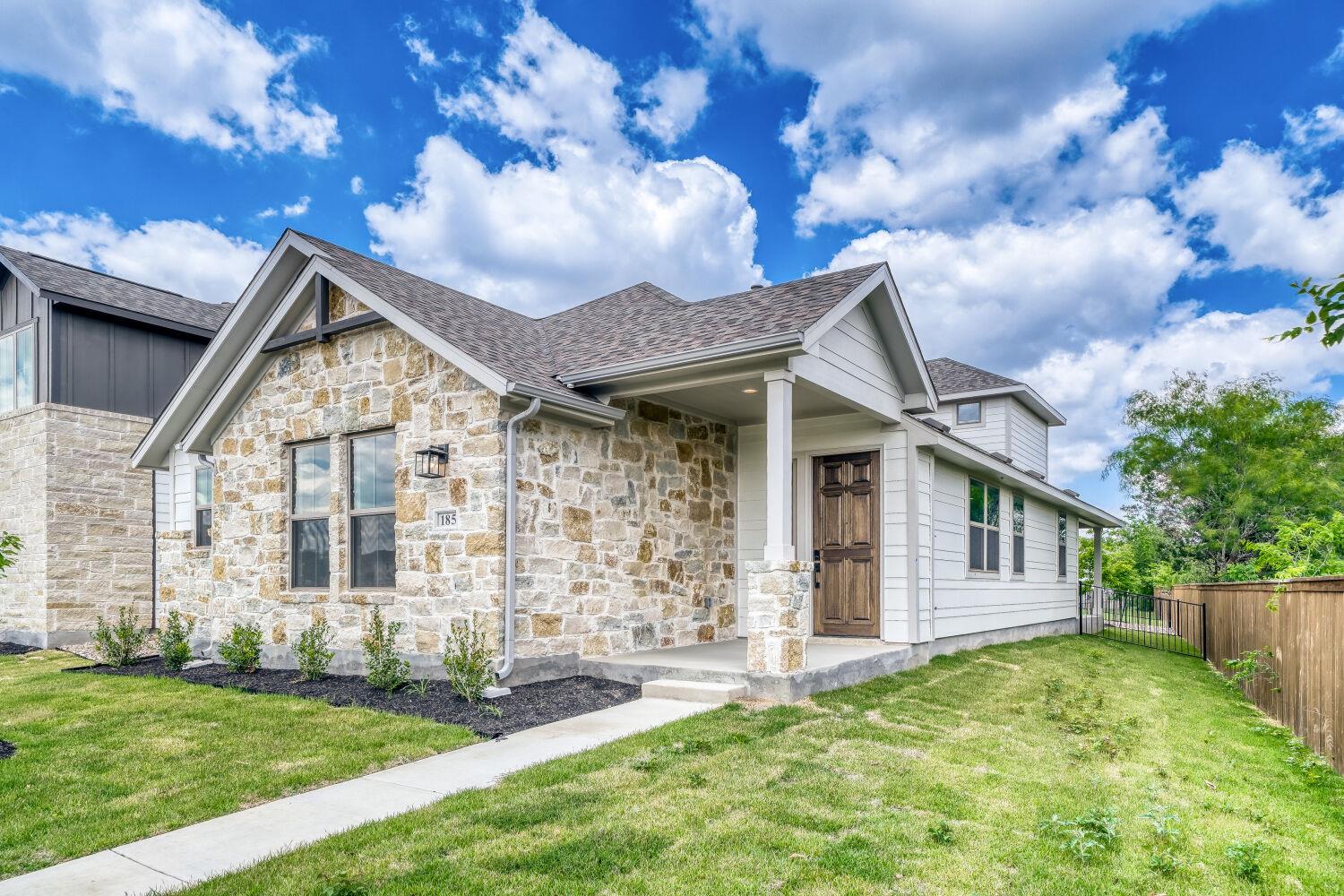 185 International St Property Photo 1