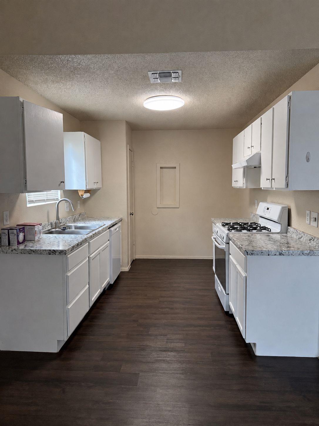 2712 Cameron Loop Property Photo 8