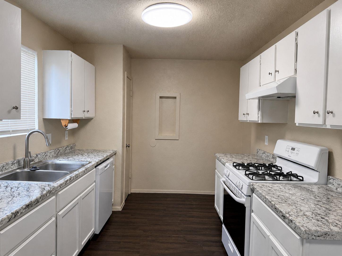 2712 Cameron Loop Property Photo 10