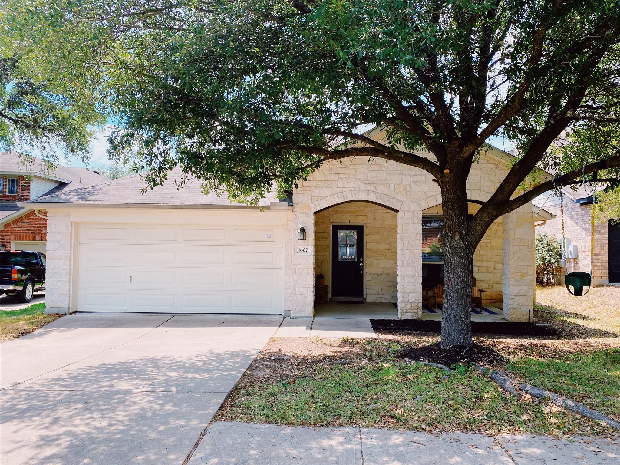 1607 Melissa Oaks Ln Property Photo 1