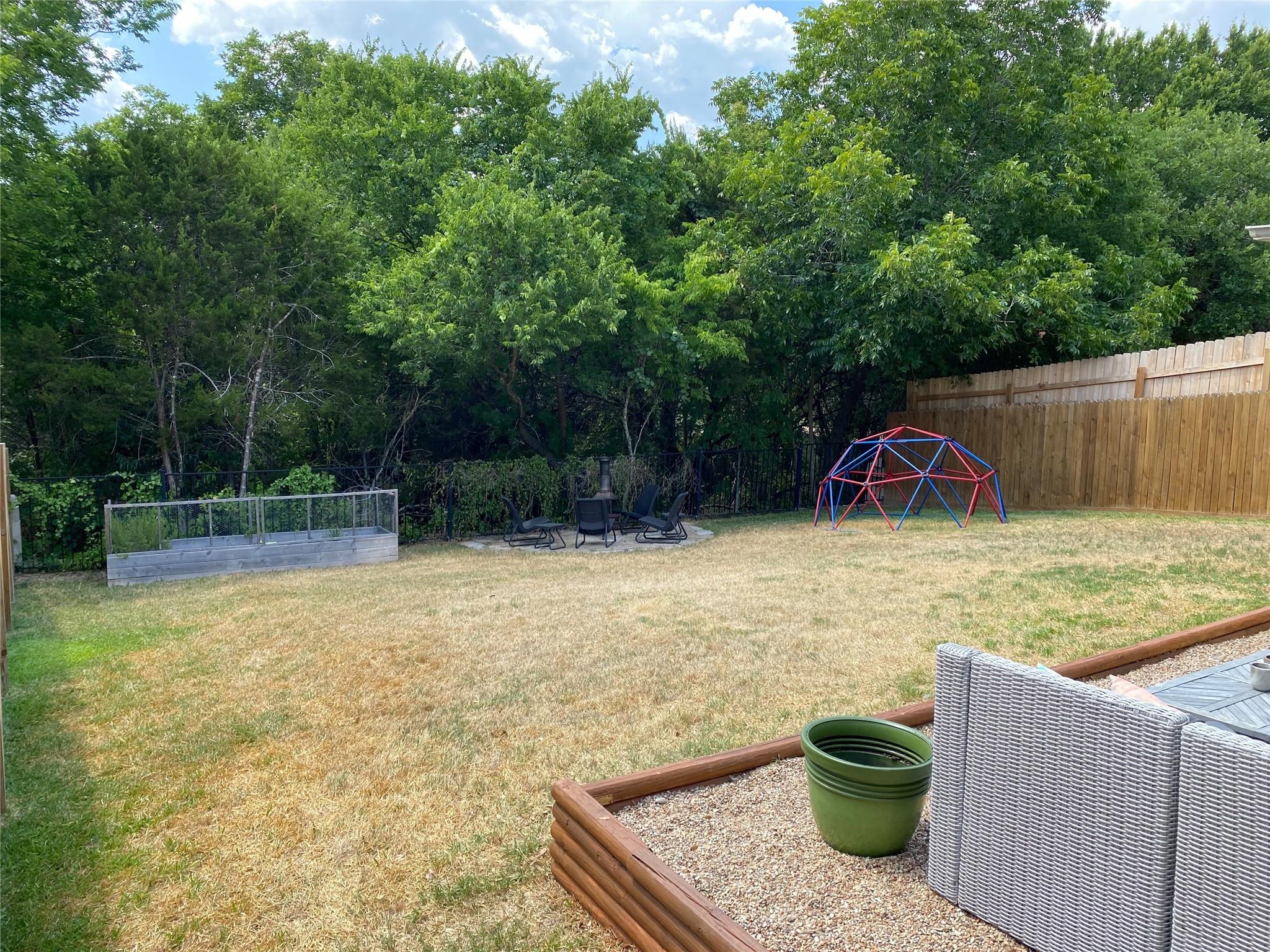 1607 Melissa Oaks Ln Property Photo 2