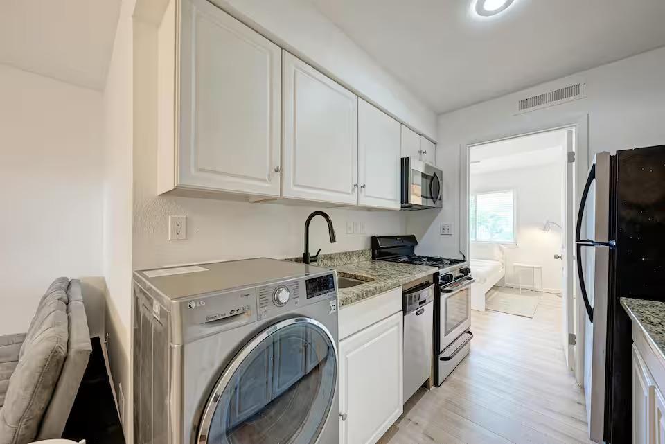 1106 W 22nd St #4 Property Photo 1