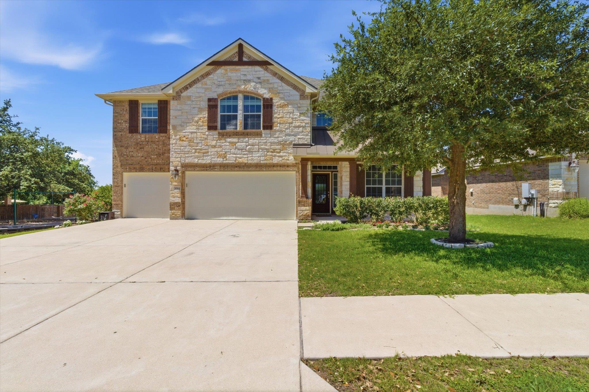 1511 Rimstone Dr Property Photo 2
