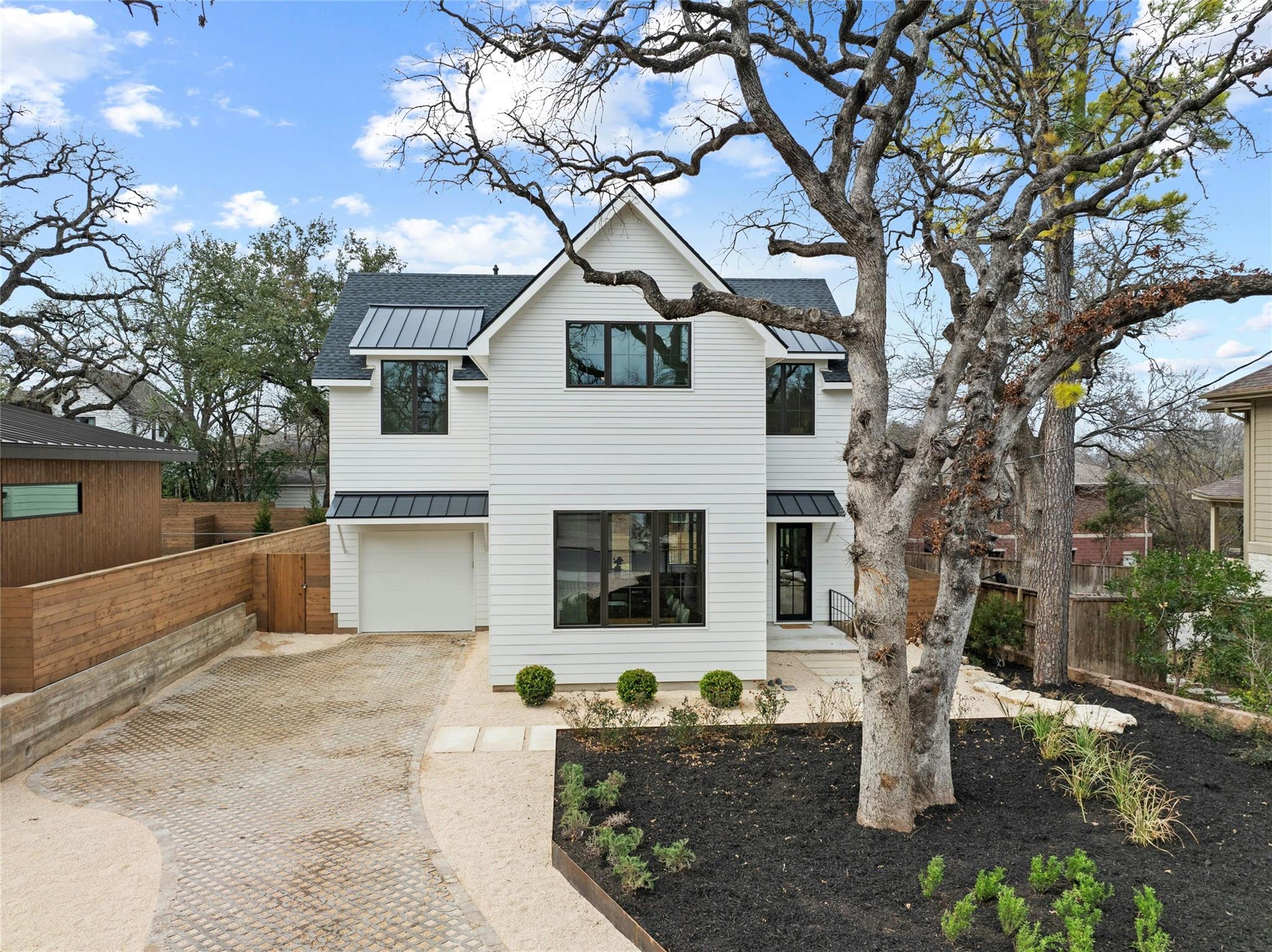 2526 Spring Ln Property Photo 1