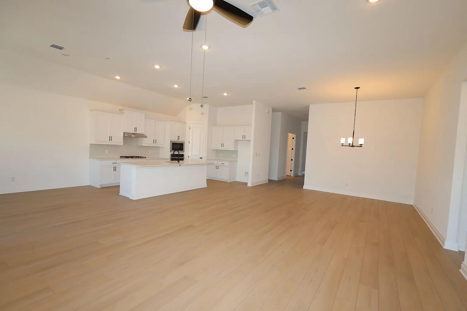 1208 White Daisy Ln Property Photo 9