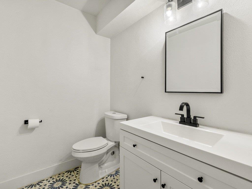 909 Reinli St #102 Property Photo 14