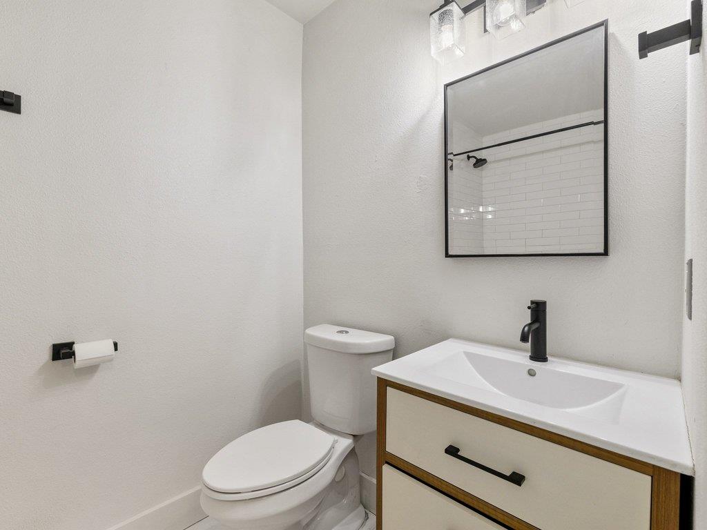 909 Reinli St #102 Property Photo 18
