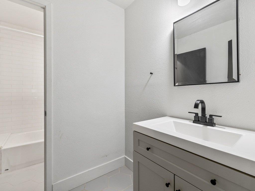 909 Reinli St #102 Property Photo 22