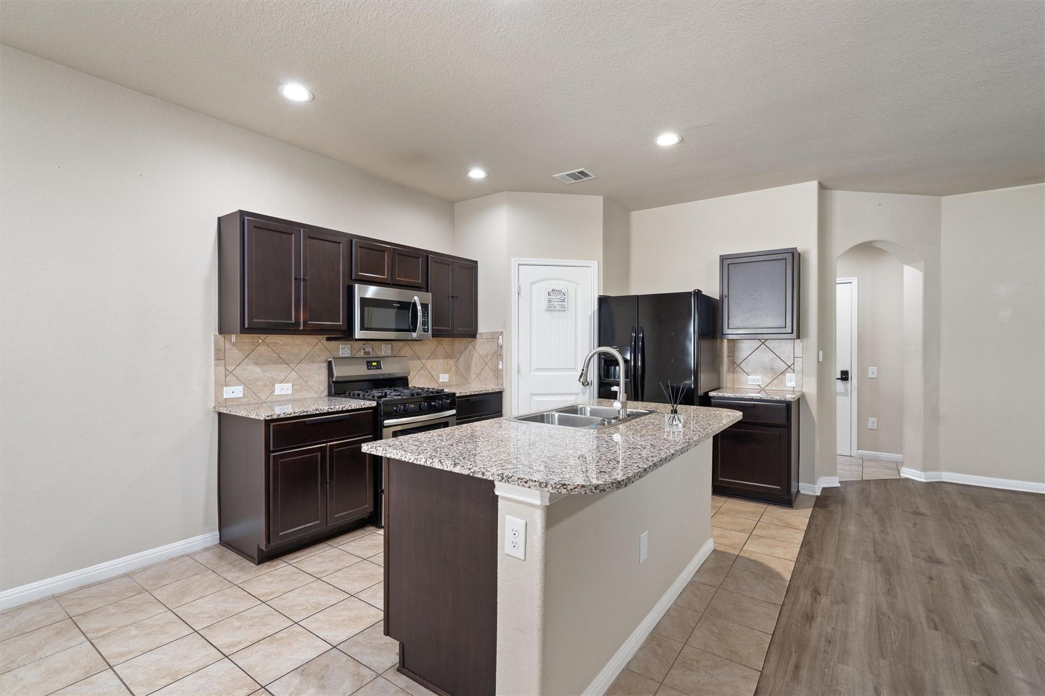 13809 Harrisglenn Dr Property Photo 7