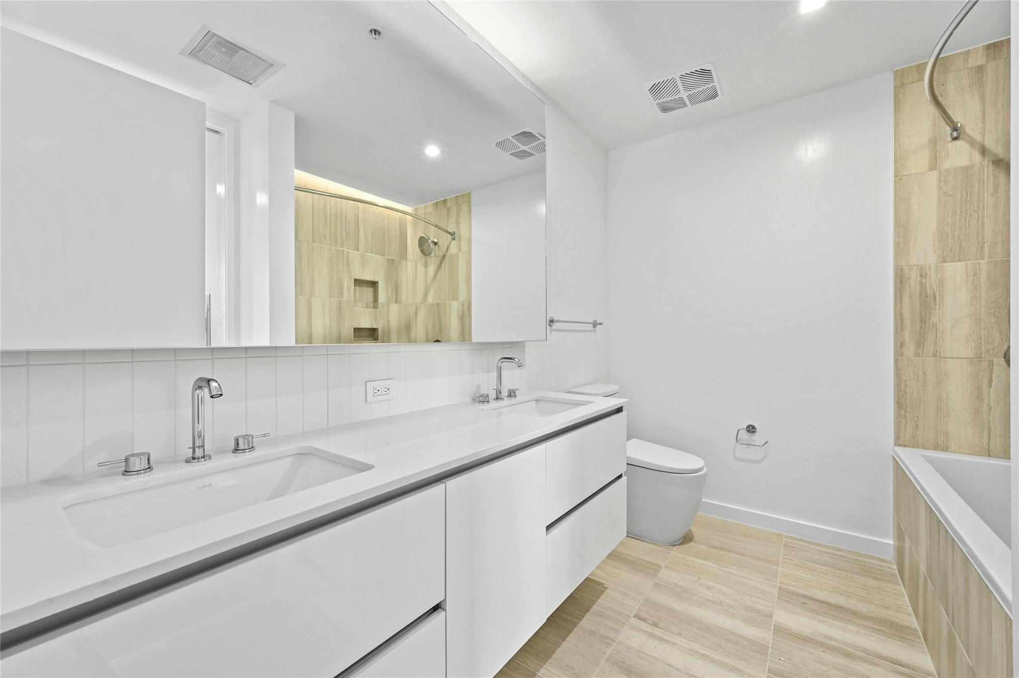 313 W 17th St #2103 Property Photo 9