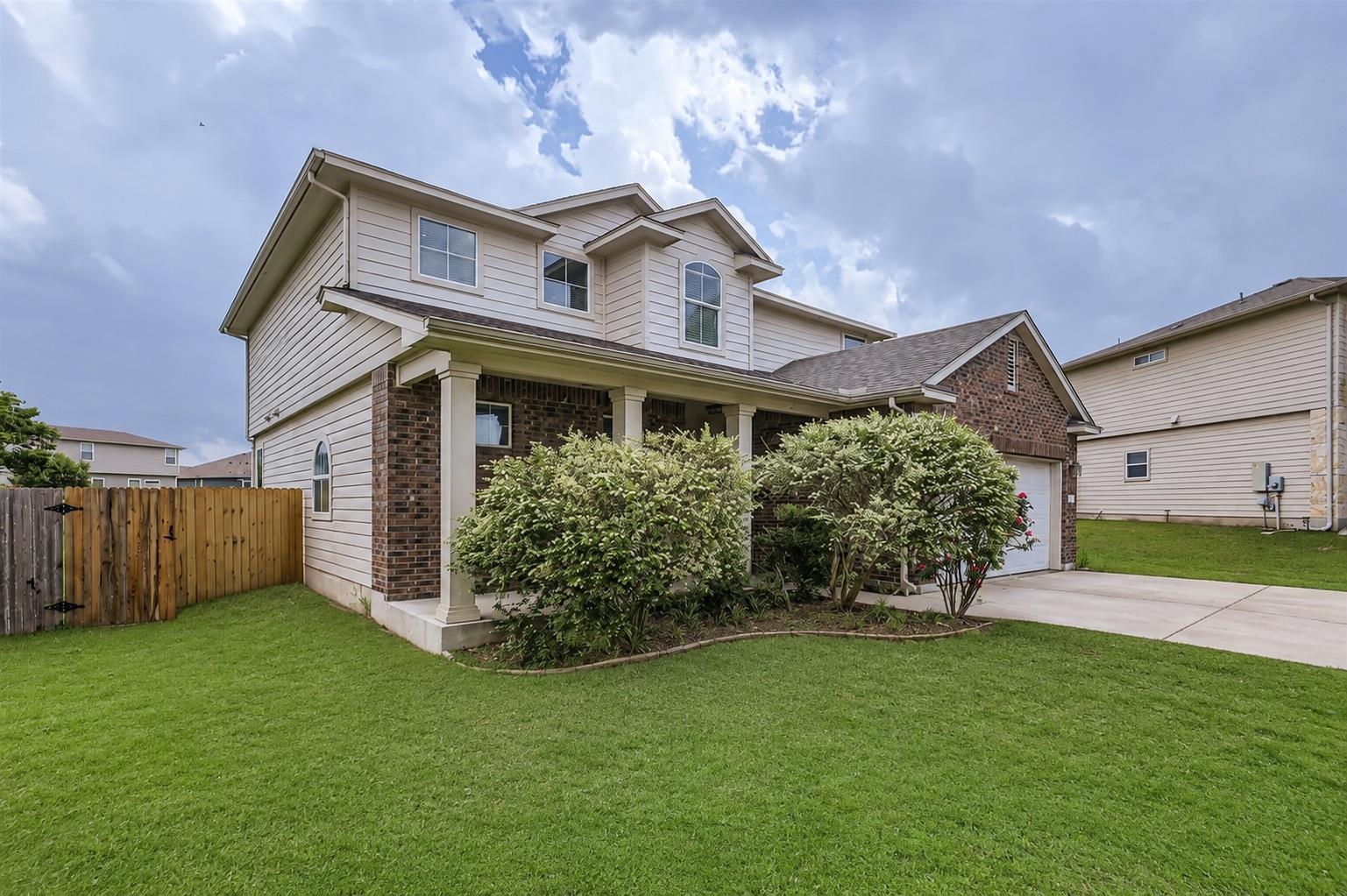 131 Lavaca Loop Property Photo 2