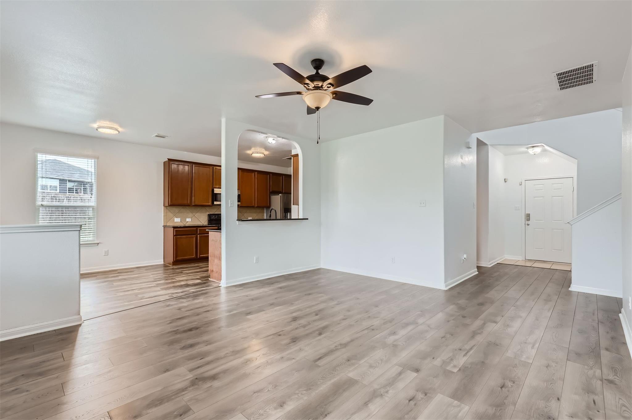 131 Lavaca Loop Property Photo 4