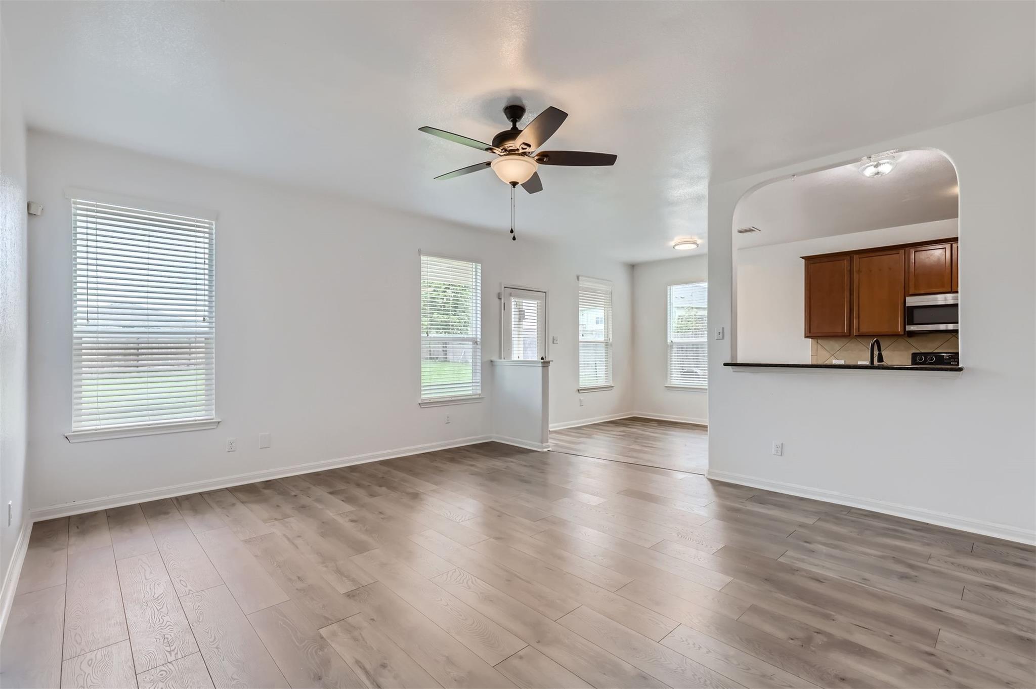 131 Lavaca Loop Property Photo 5
