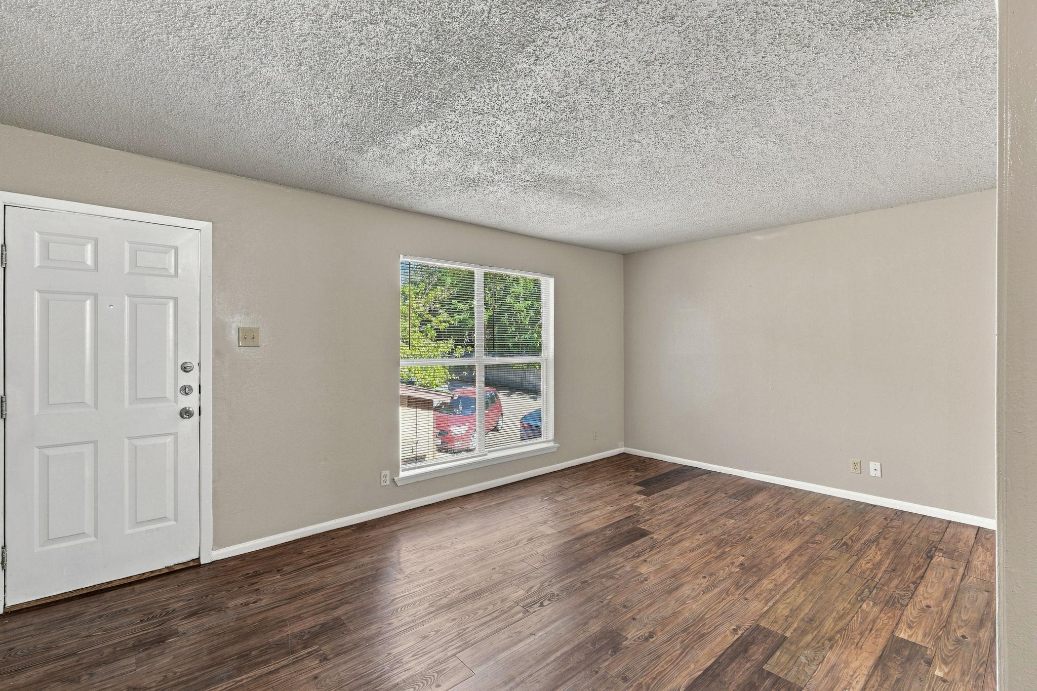 2319 Greenfield Pkwy #207 Property Photo 6