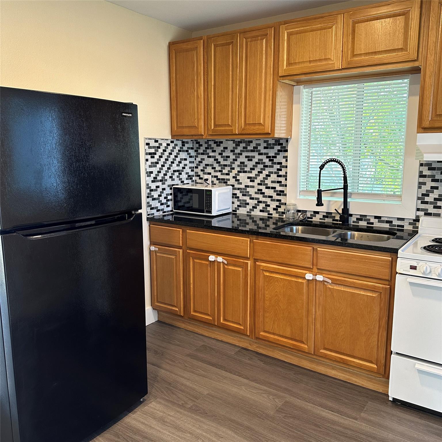 1321 Harris Hill Rd Property Photo 3