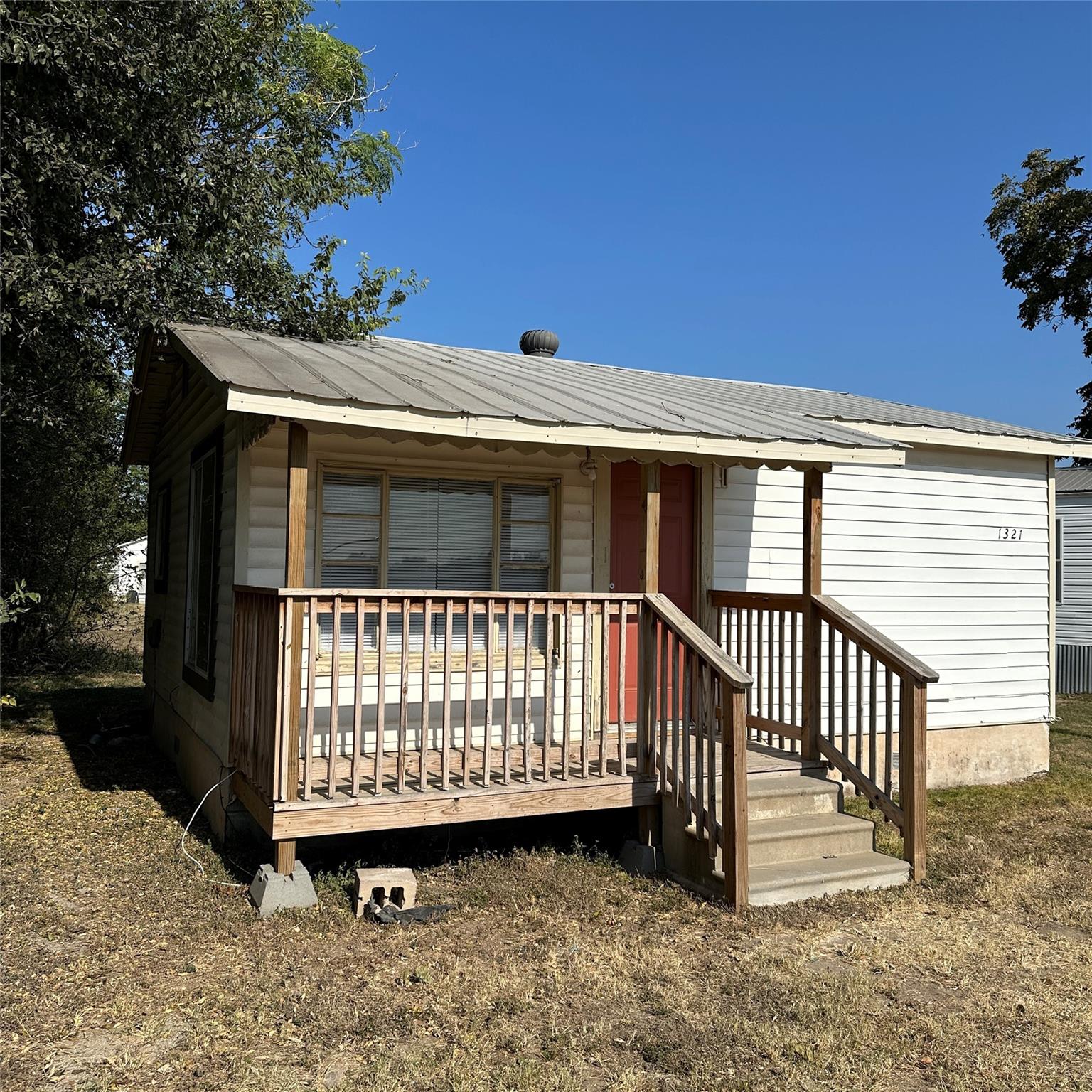1321 Harris Hill Rd Property Photo 6