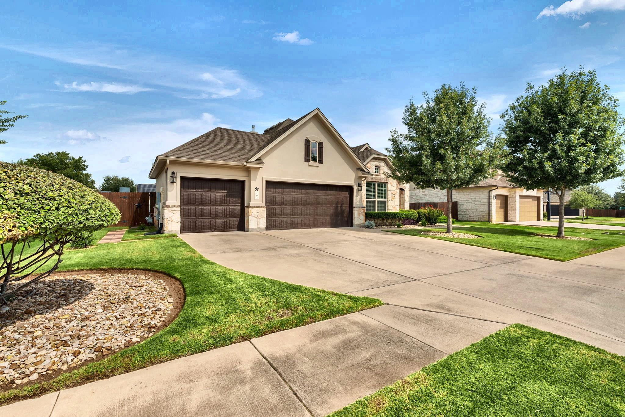 203 Summer Park Bnd Property Photo 3