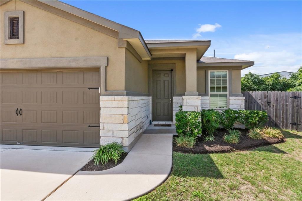 417 Anacua Loop #6 Property Photo 1