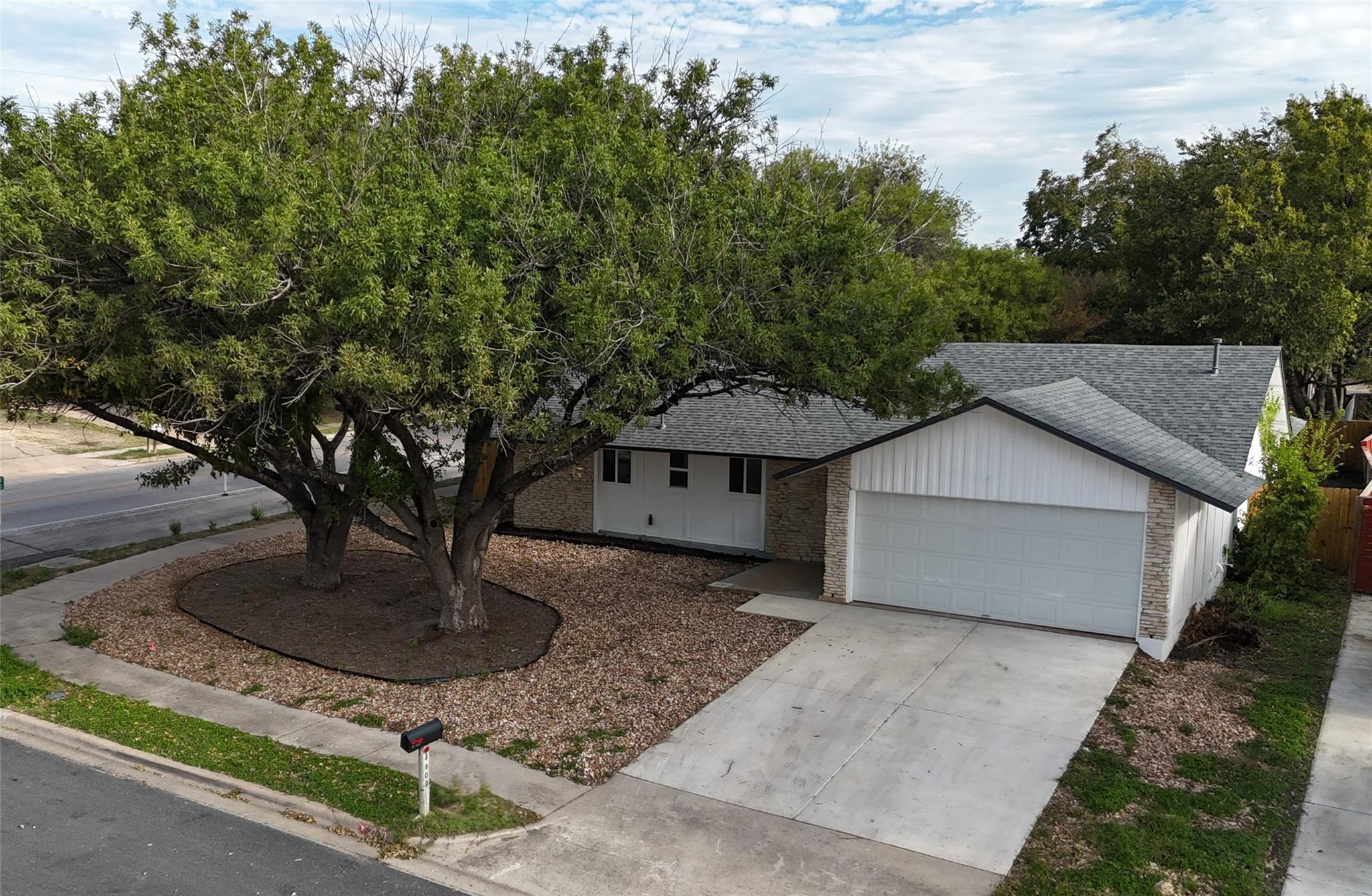 2100 Deadwood Dr Property Photo 1