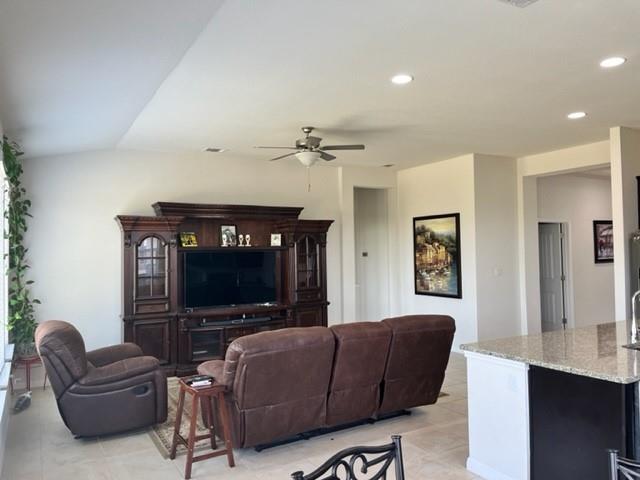 936 Myrna Bnd Property Photo 4