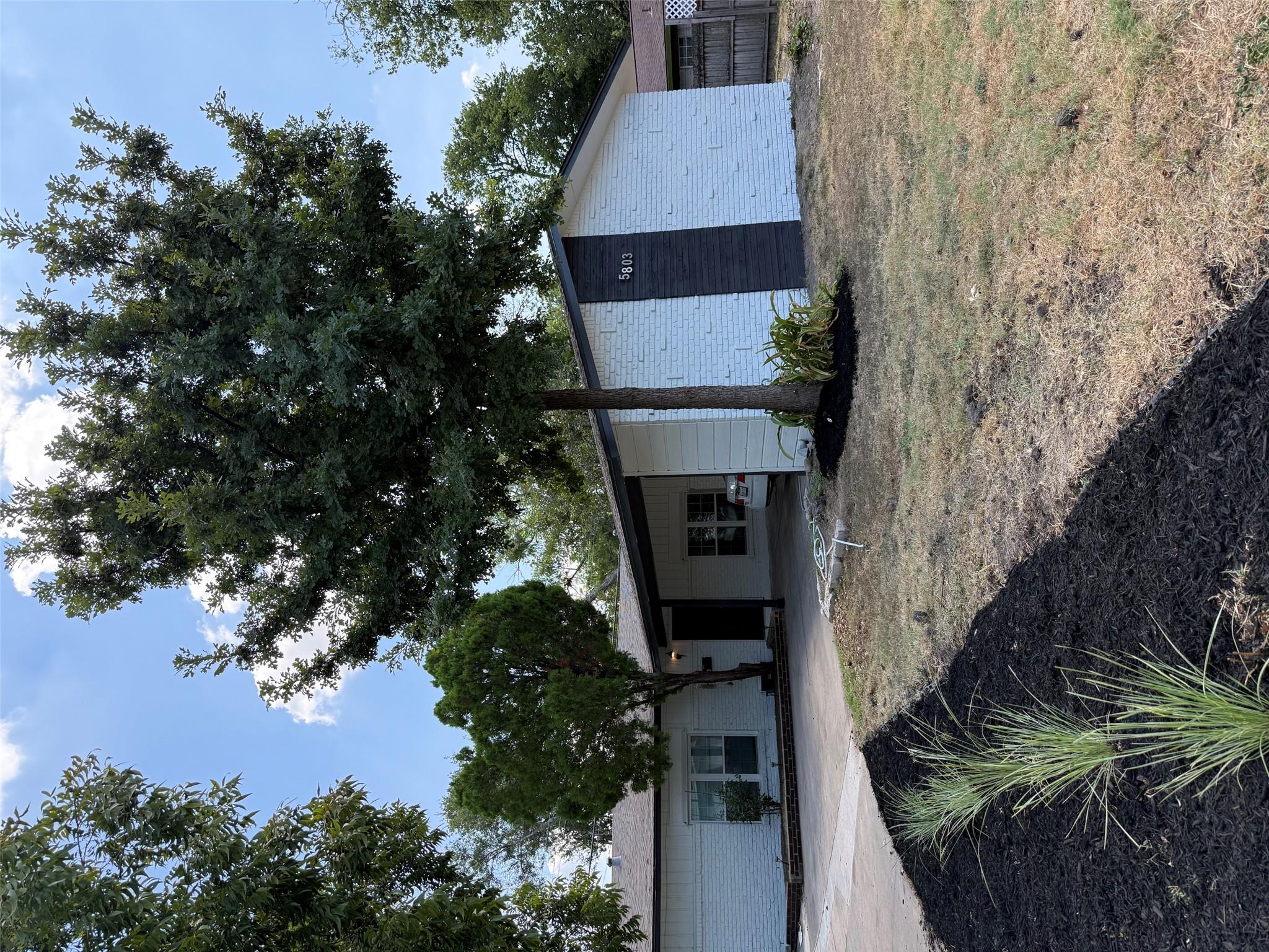 5803 Wellington Dr #b Property Photo 1