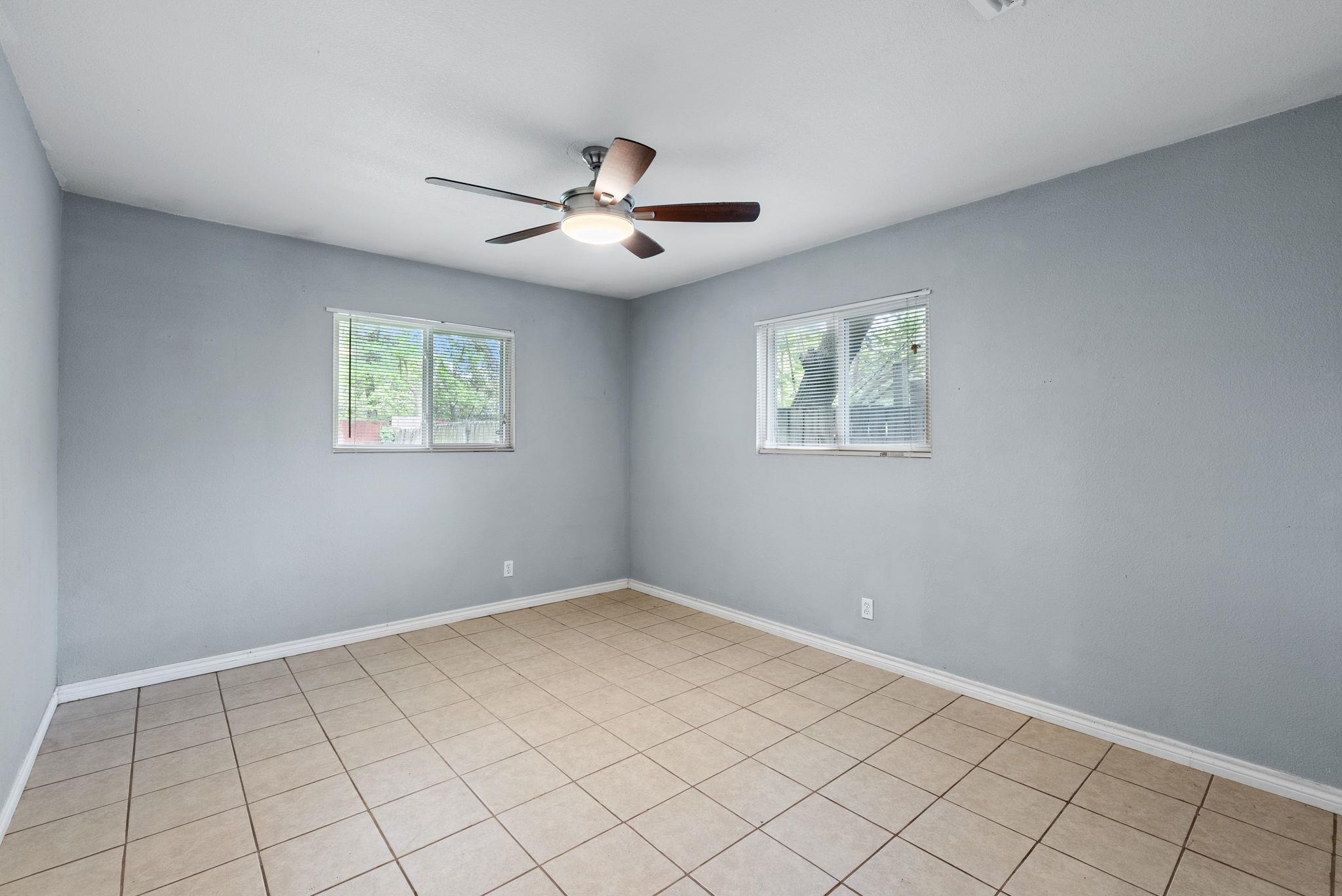 5803 Wellington Dr #b Property Photo 7