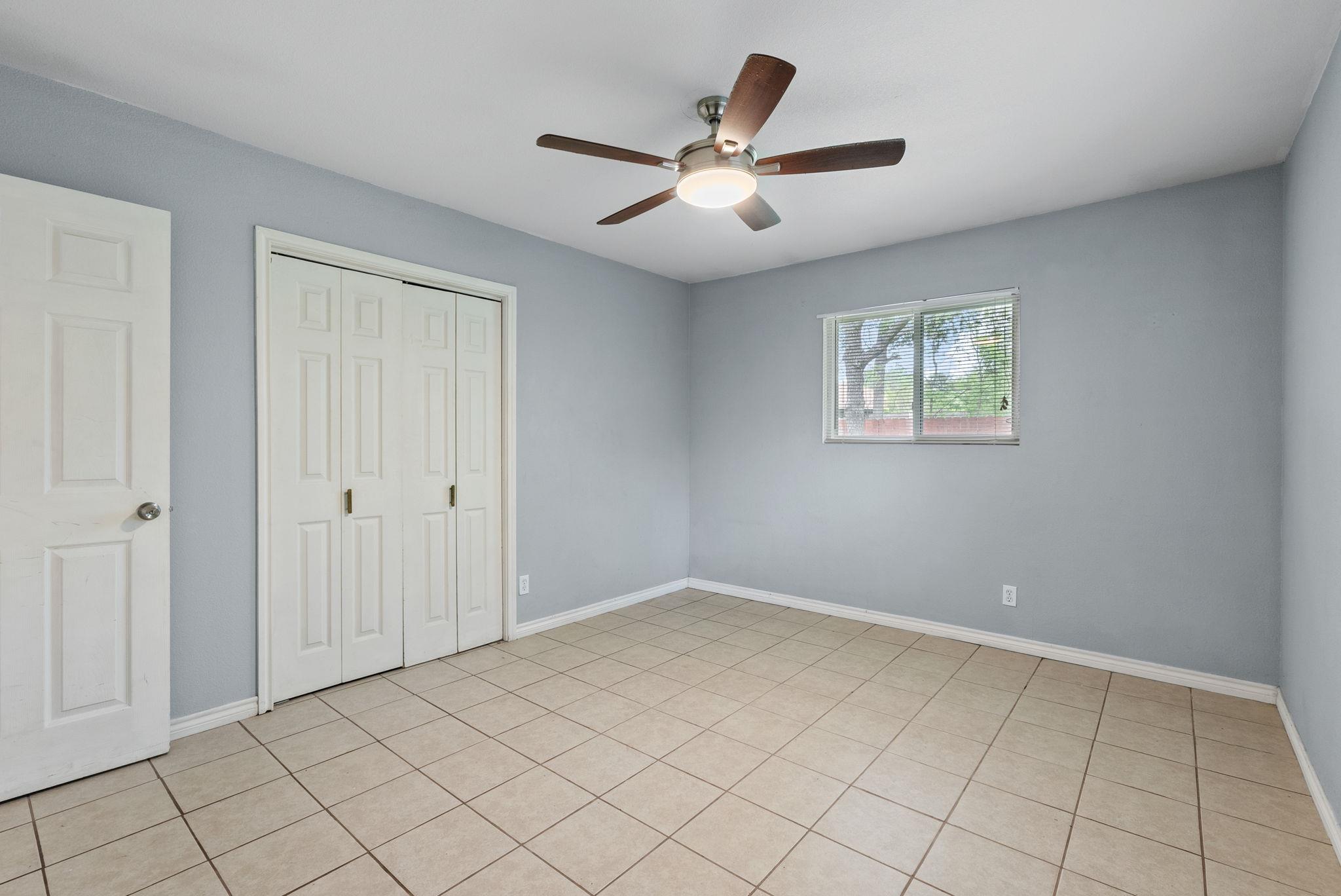 5803 Wellington Dr #b Property Photo 9