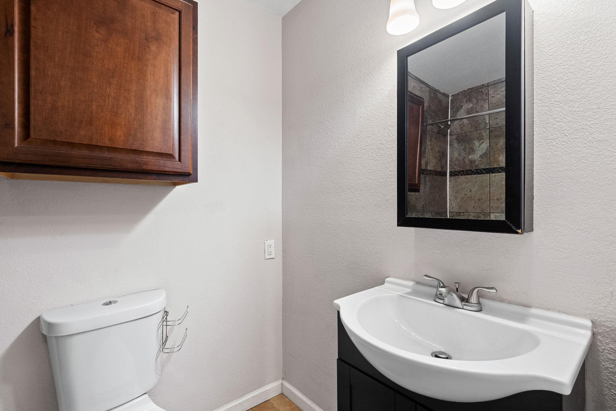 5803 Wellington Dr #b Property Photo 10