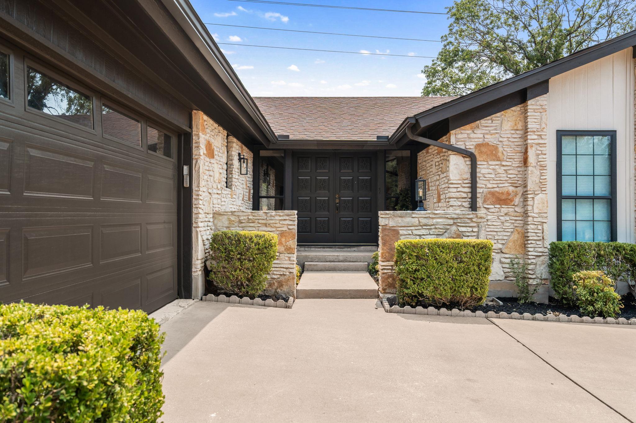 106 White Sands Dr Property Photo 2