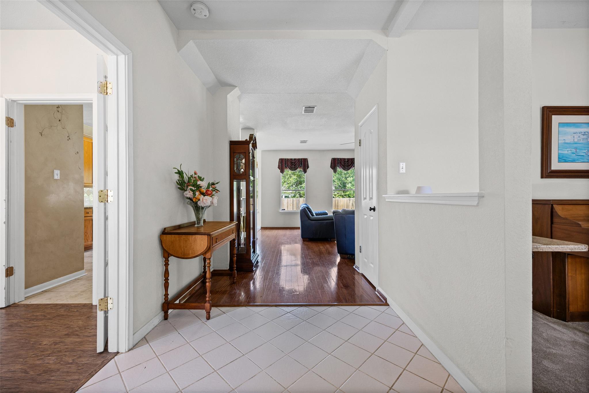 402 Autumn Trl Property Photo 3