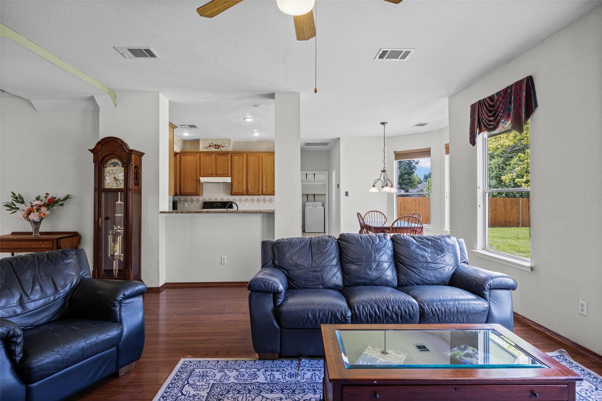402 Autumn Trl Property Photo 8
