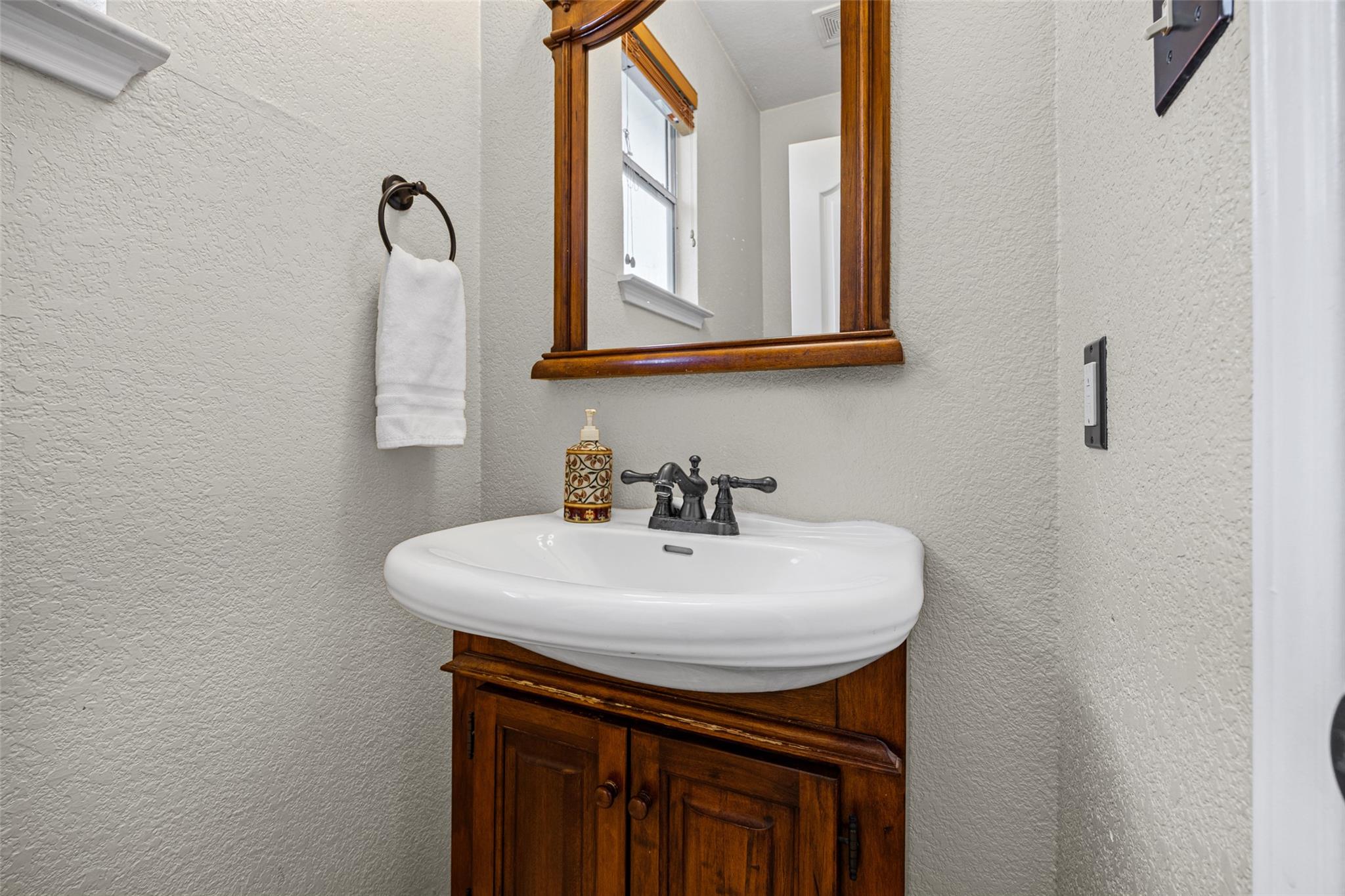 402 Autumn Trl Property Photo 12