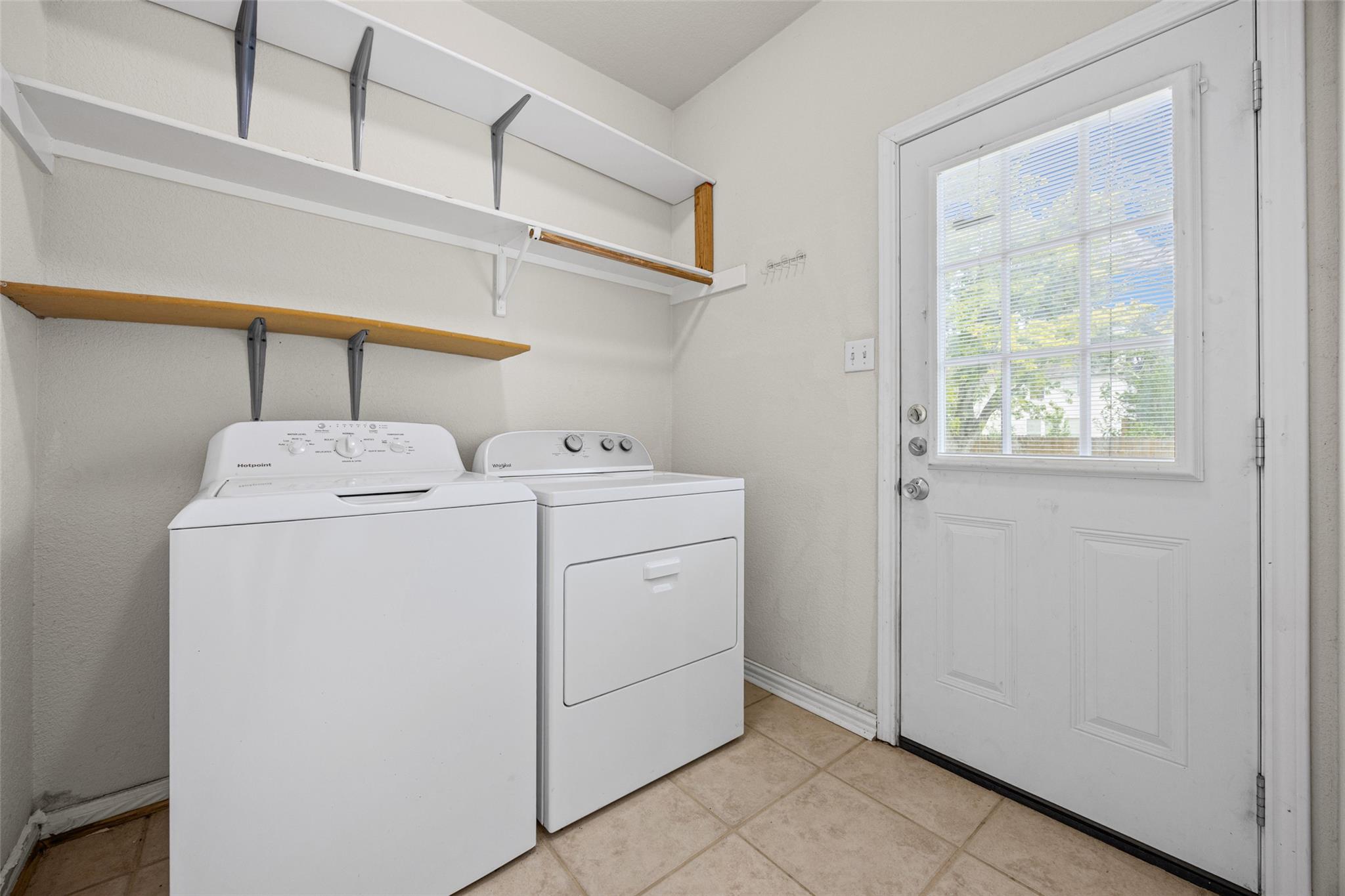 402 Autumn Trl Property Photo 13