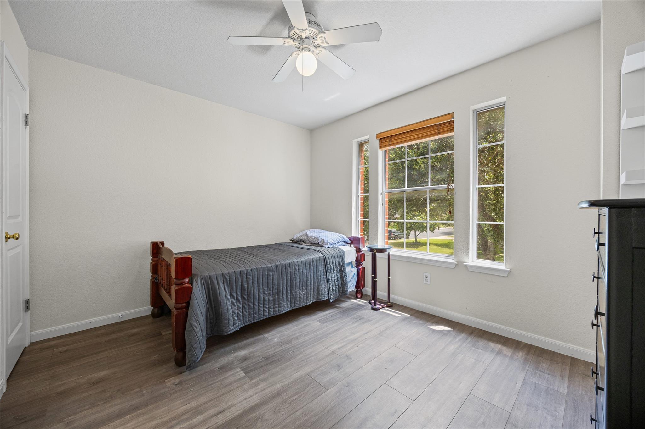 402 Autumn Trl Property Photo 15