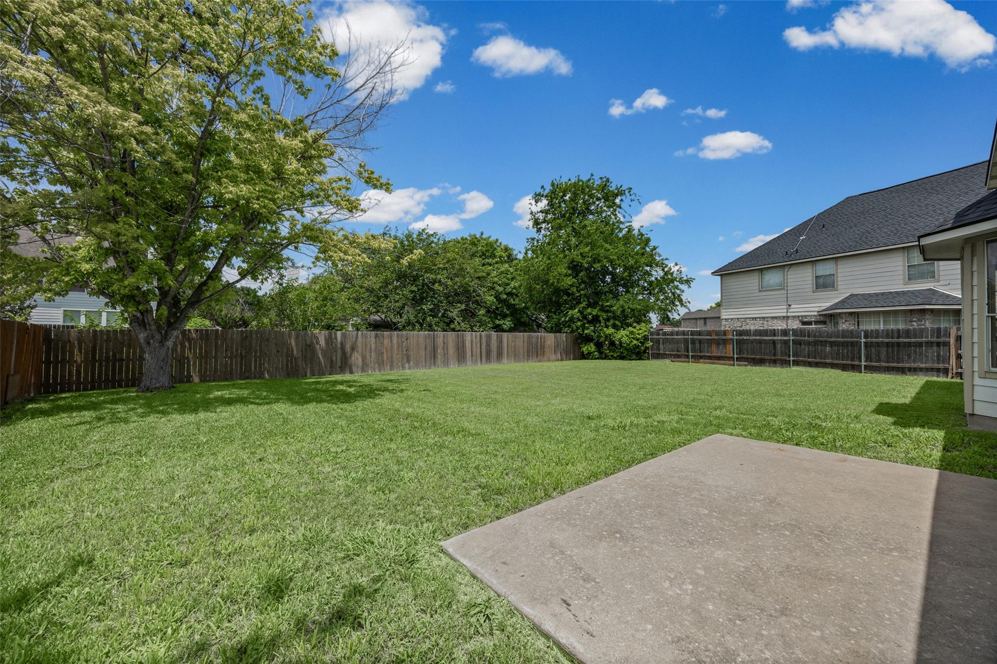 402 Autumn Trl Property Photo 23