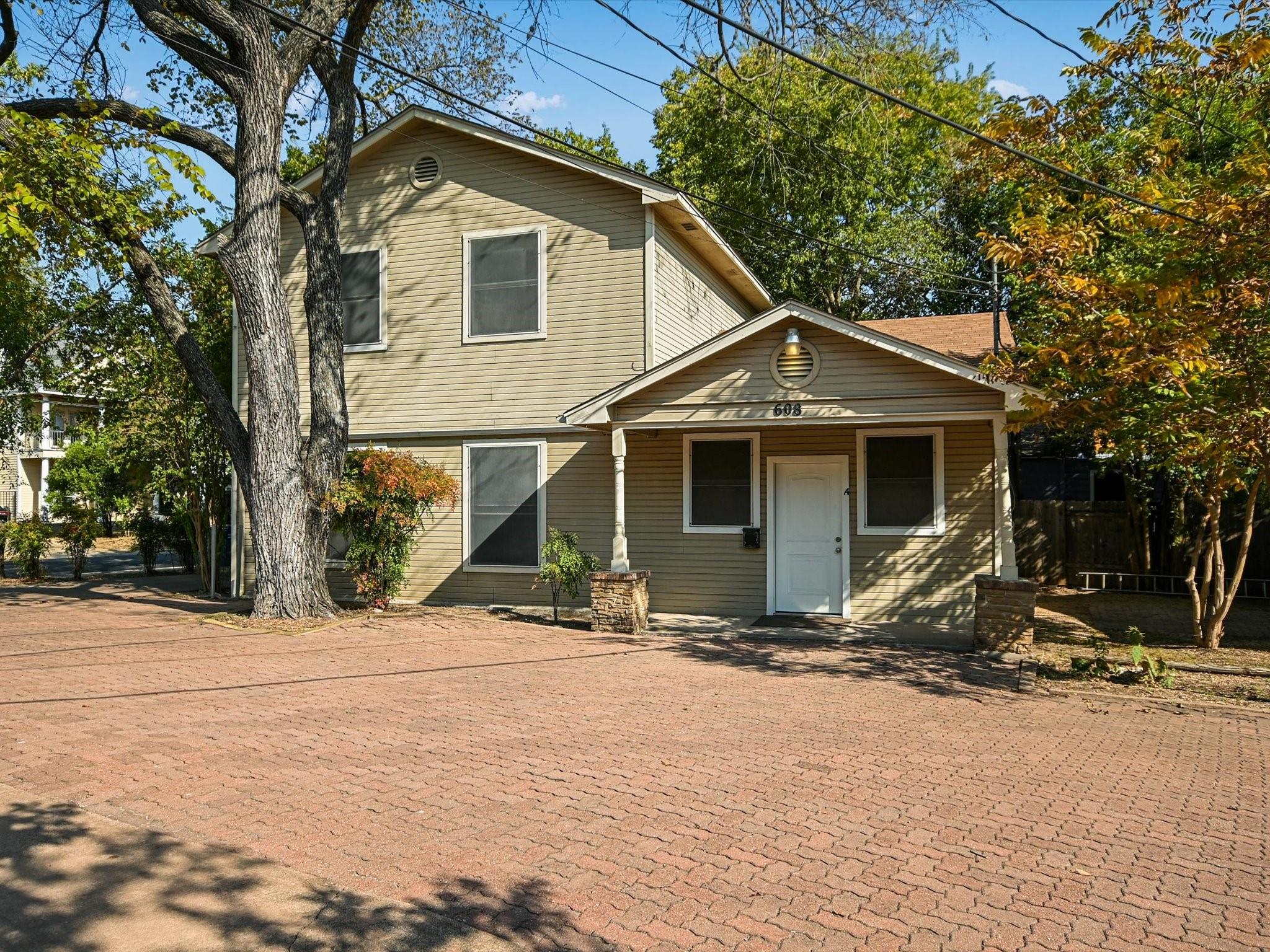 608 W Oltorf St Property Photo 2
