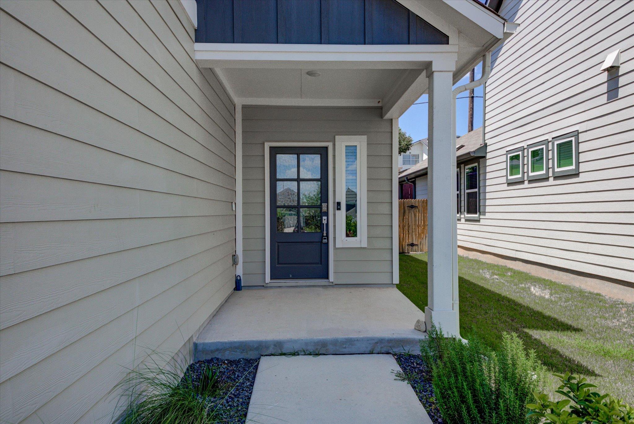15610 Ellinger Dr Property Photo 3
