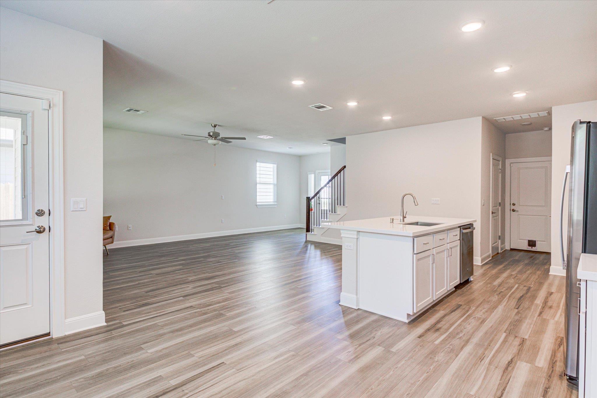15610 Ellinger Dr Property Photo 10