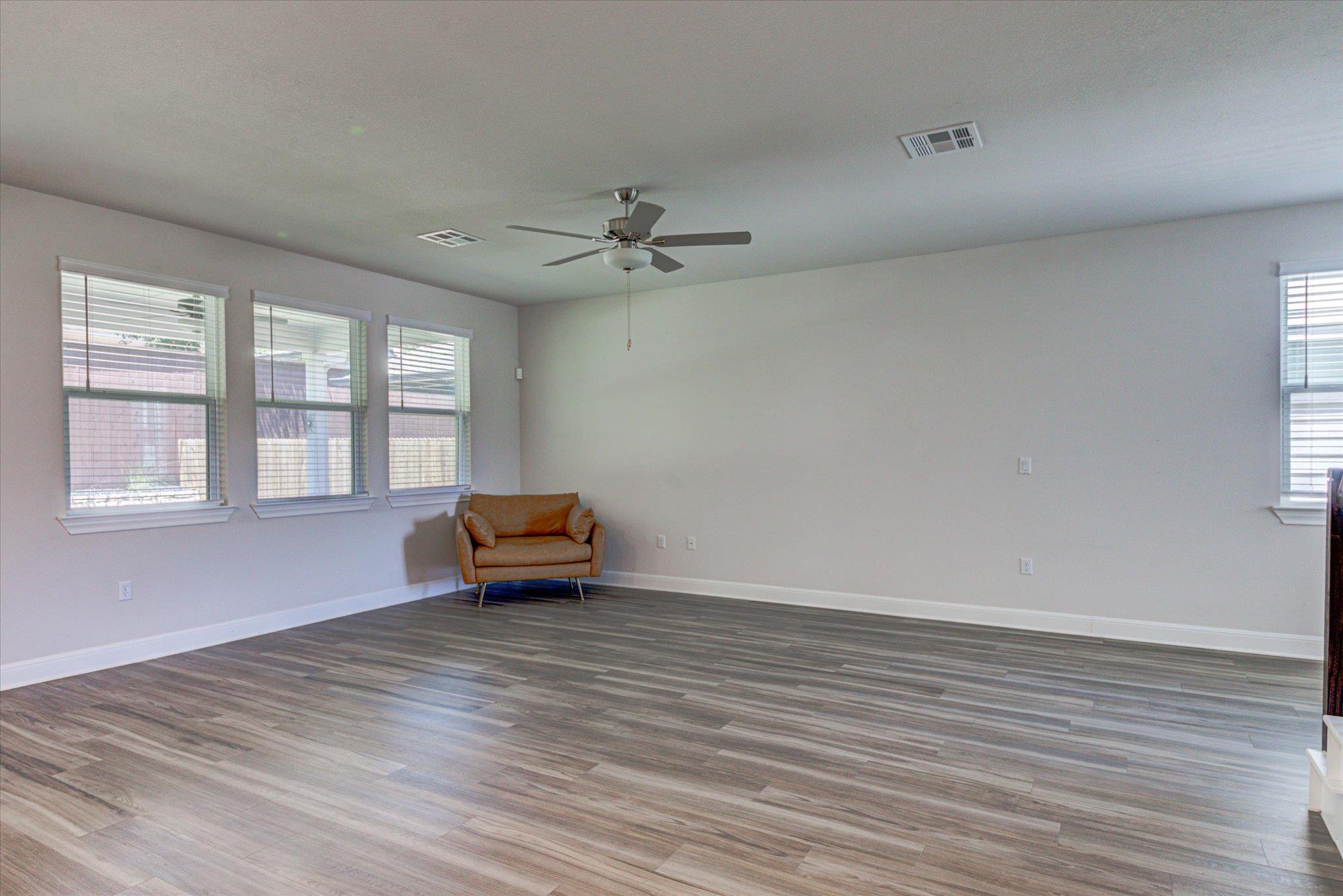 15610 Ellinger Dr Property Photo 13