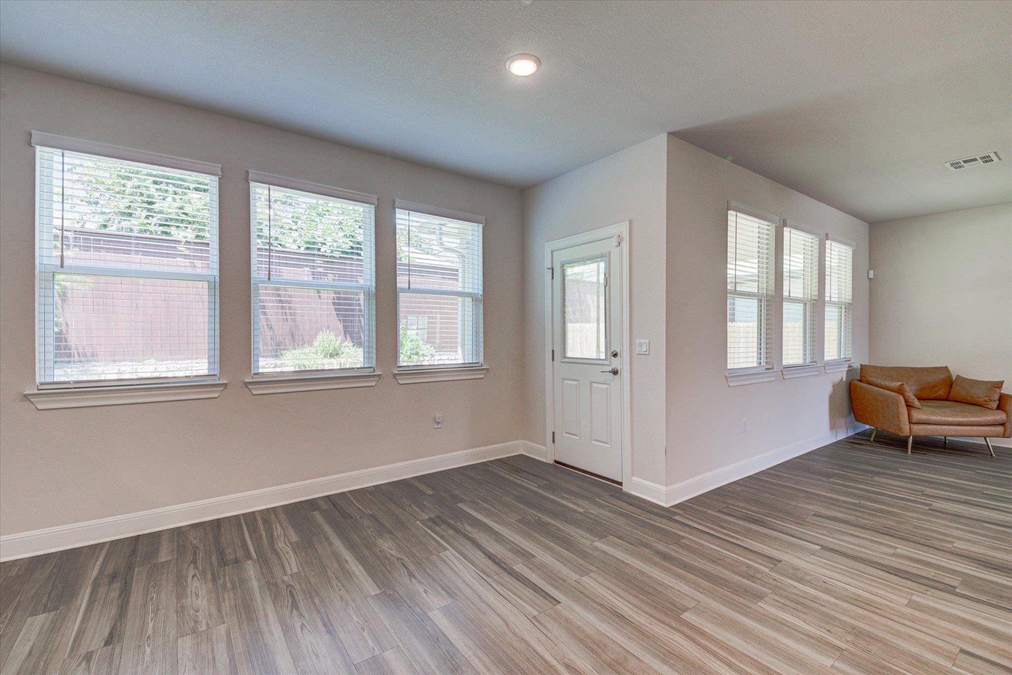 15610 Ellinger Dr Property Photo 17