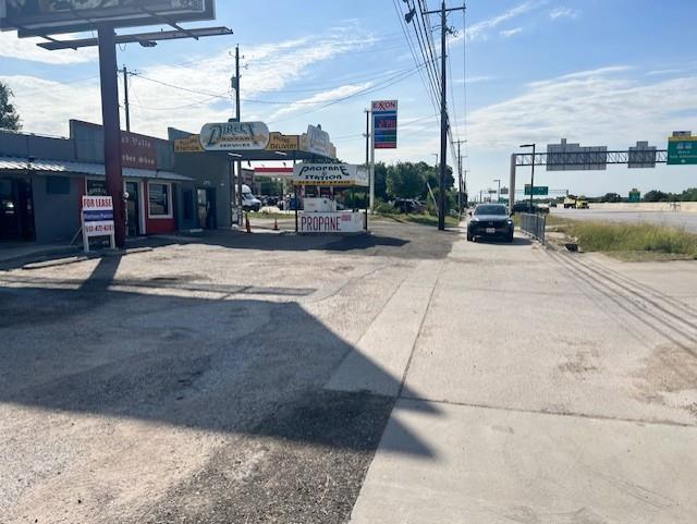 2765 E 71 Hwy Property Photo 2