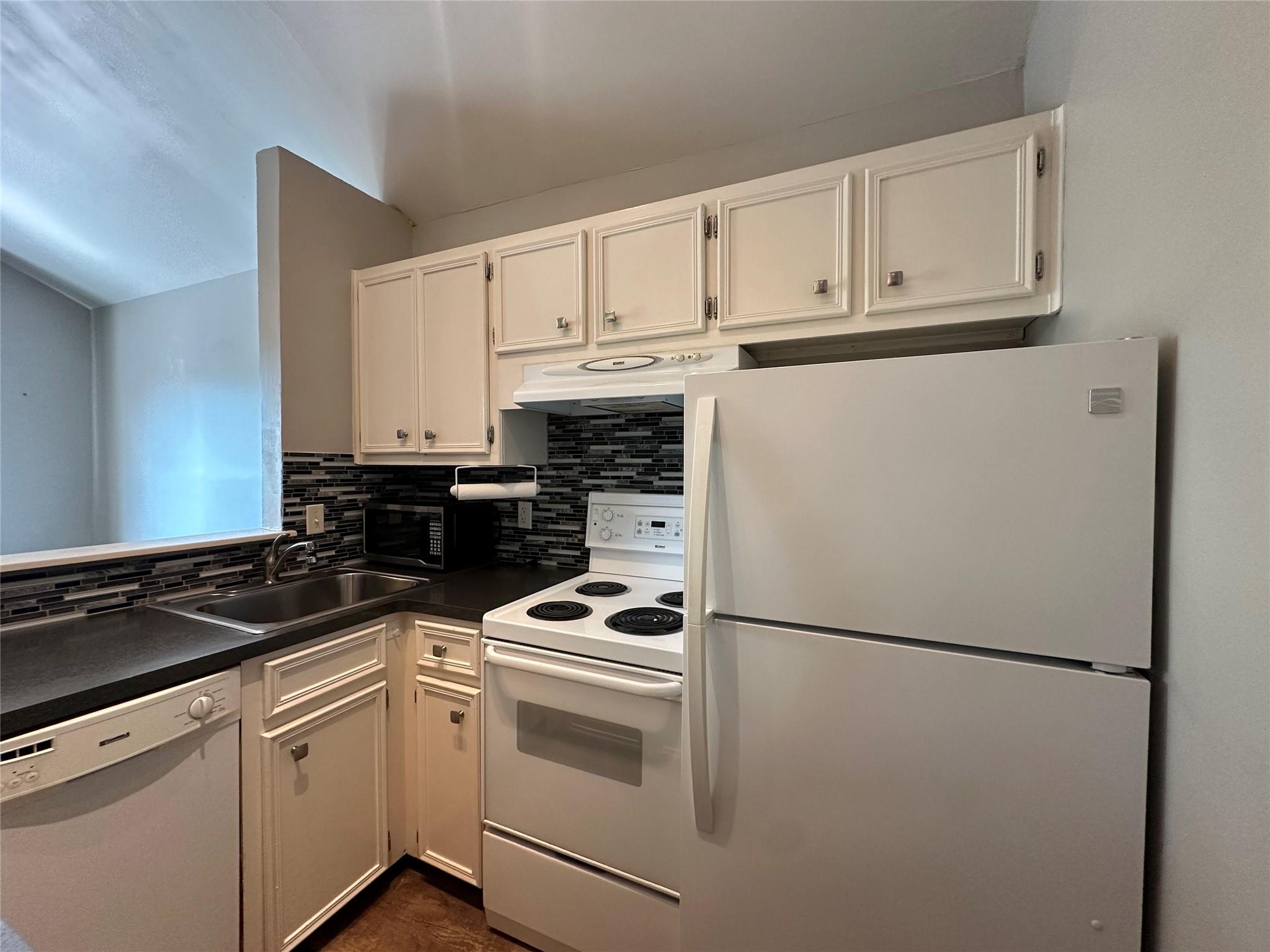 4411 Guadalupe St #14 Property Photo 4