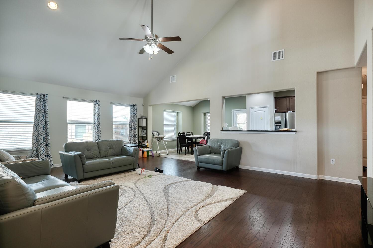 413 Alsatian Ln Property Photo 3